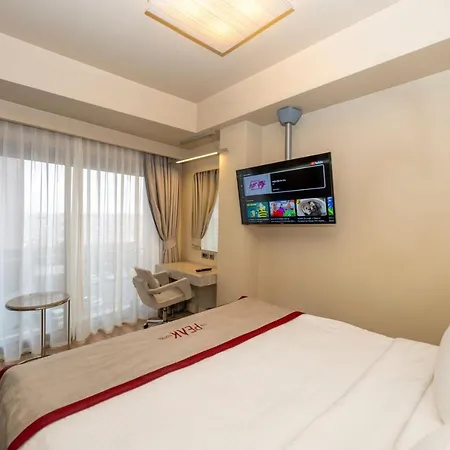 Ramada By Wyndham Istanbul Pera Taksim Hotel Exterior photo A room at the hotel